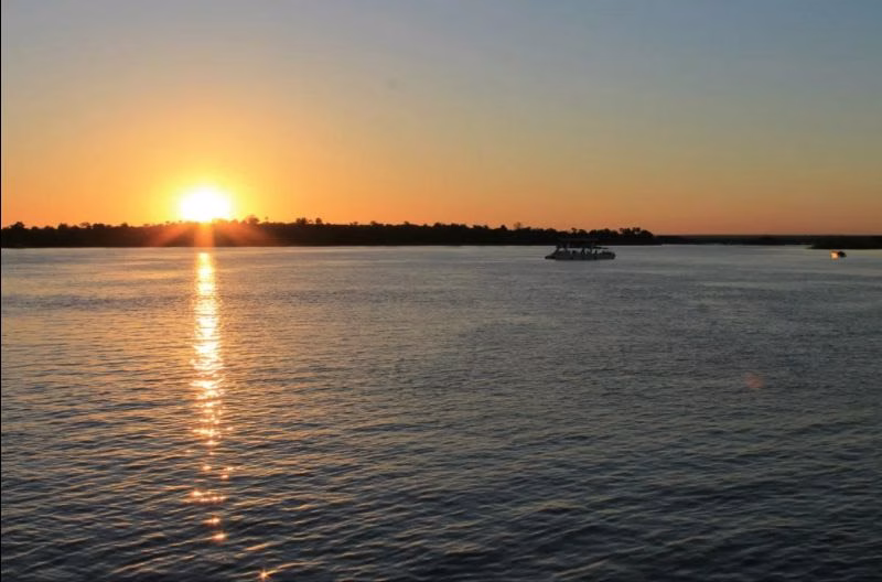 Canoeing the Zambezi: Africa’s Most Thrilling Water Safari Canoeing the Zambezi: Africa’s Most Thrilling Water Safari